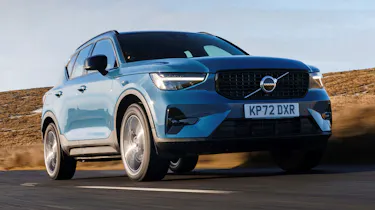 Volvo XC40 B3 MHEV - front