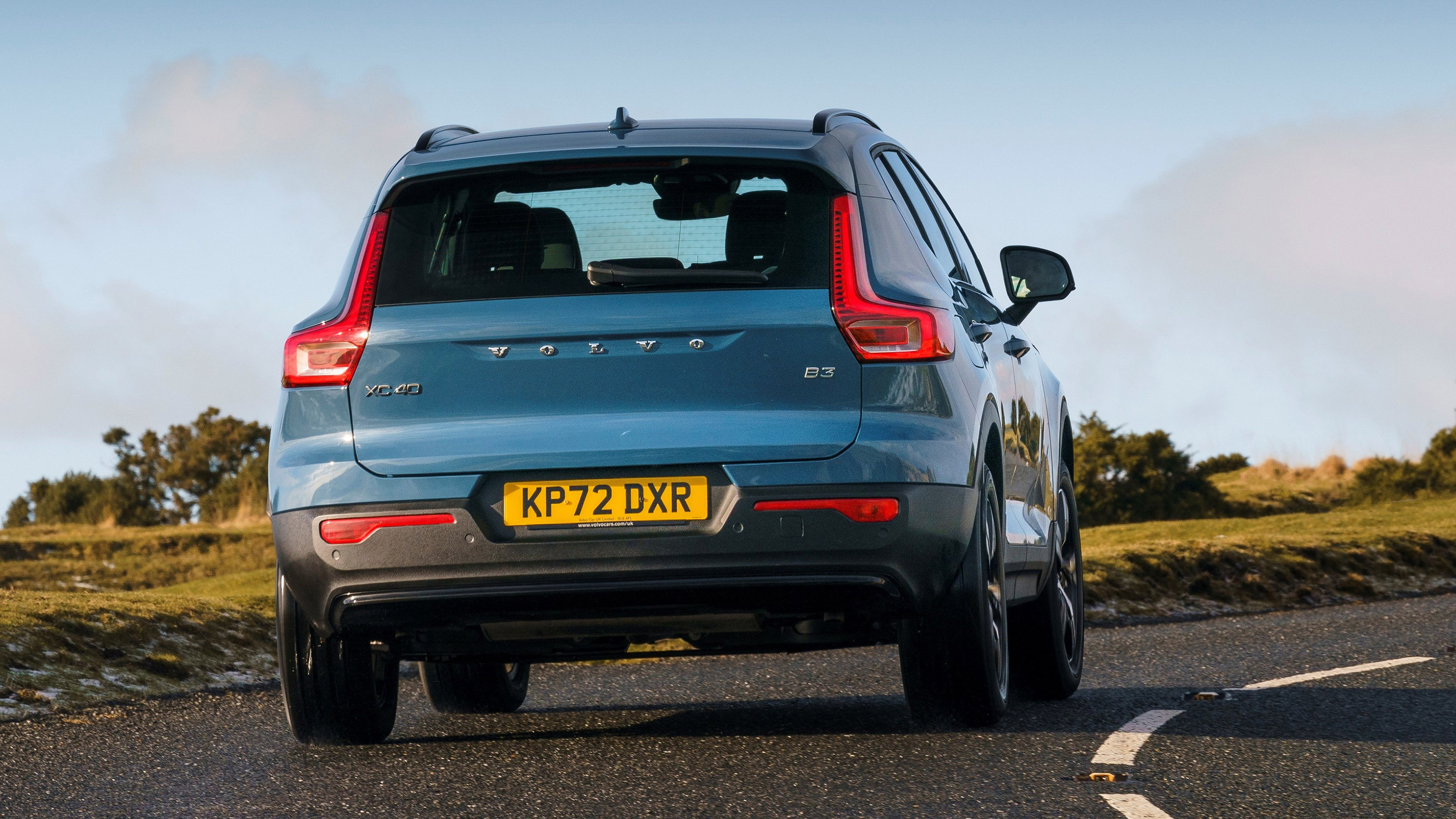 Volvo XC40 B3 MHEV - rear cornering