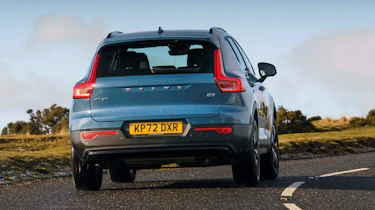 Volvo XC40 B3 MHEV - rear cornering