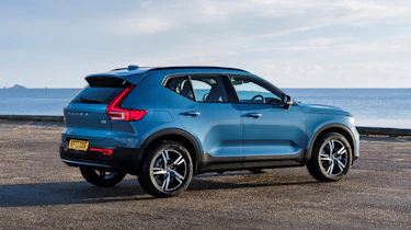 Volvo XC40 B3 MHEV - rear static