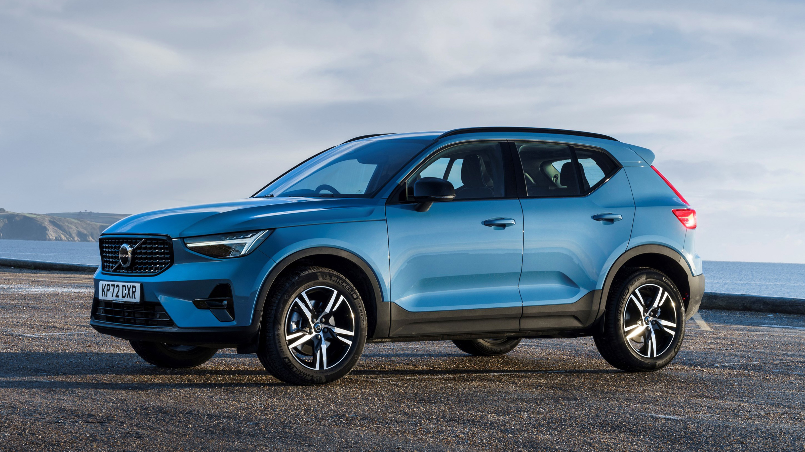 Volvo XC40 B3 MHEV - front static