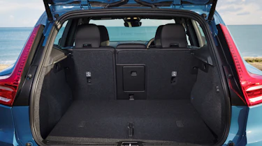 Volvo XC40 B3 MHEV - boot