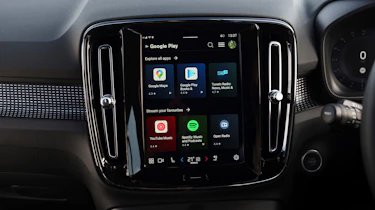 Volvo XC40 B3 MHEV - infotainment
