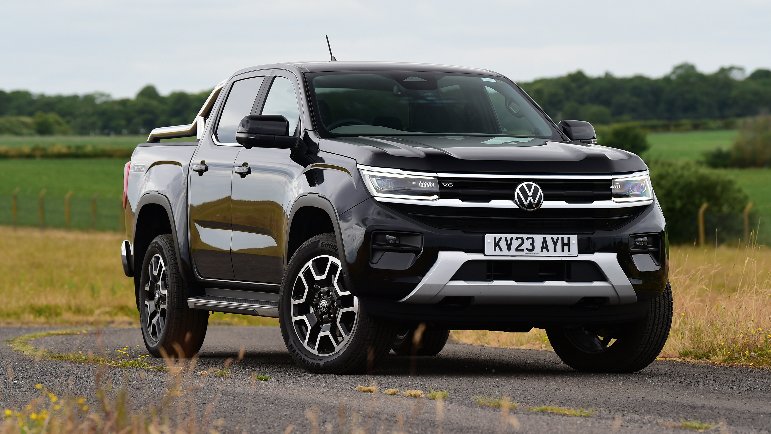 Volkswagen Amarok - front static
