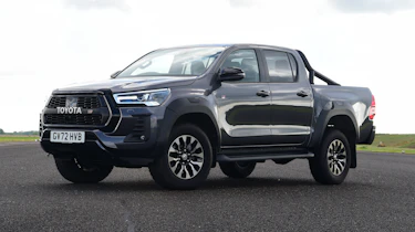 Toyota Hilux - front static