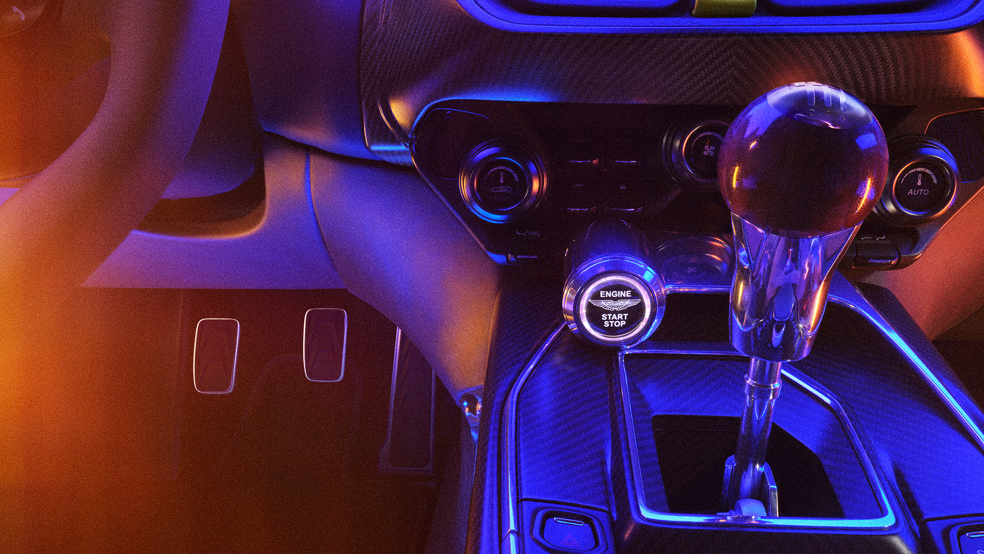 Aston Martin Valour - cabin