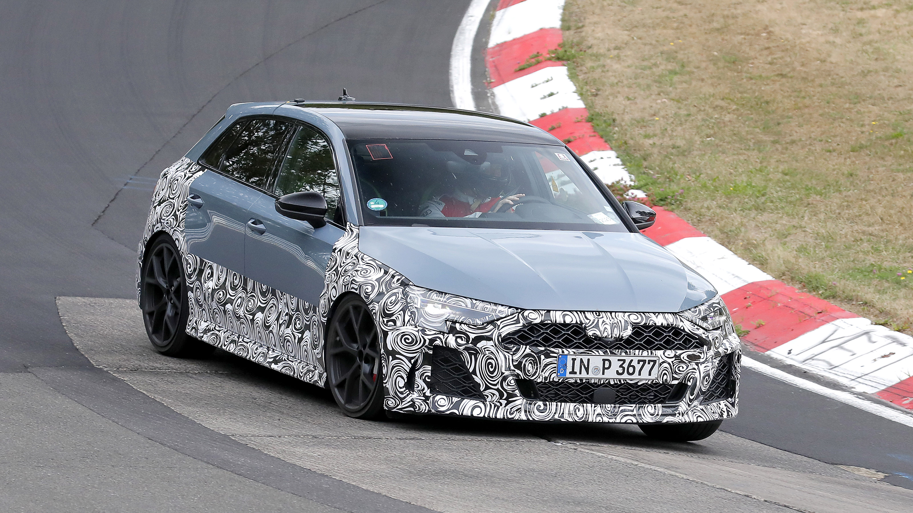 Audi RS 3 facelift spyshot 2