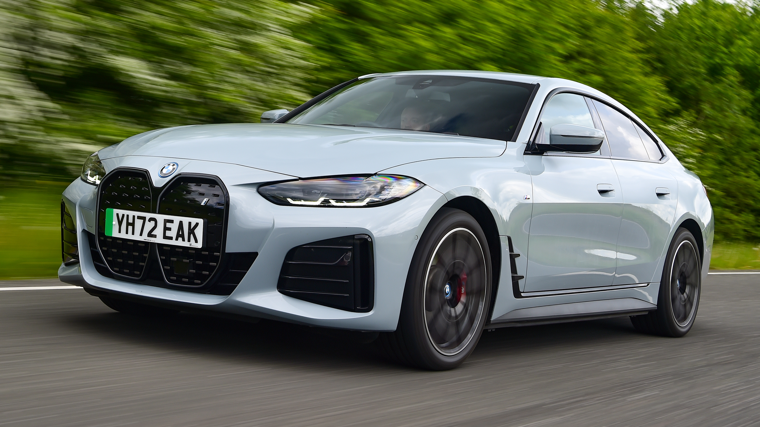 BMW i4 - front tracking