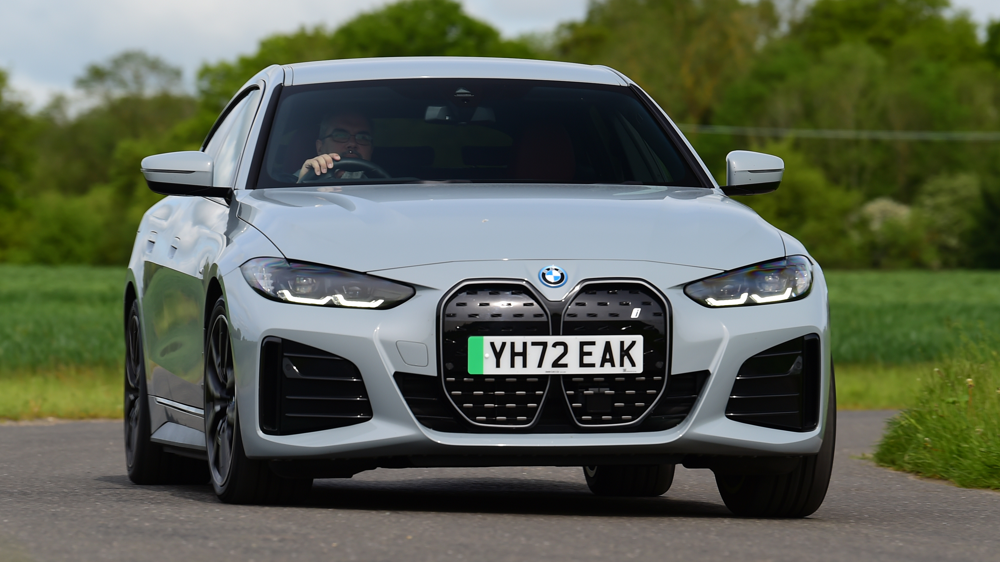 BMW i4 - front cornering