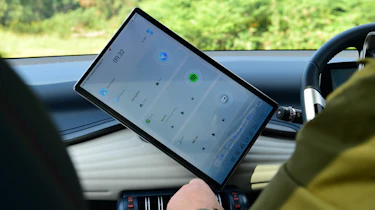 BYD atto 3 - infotainment screen (rotating)