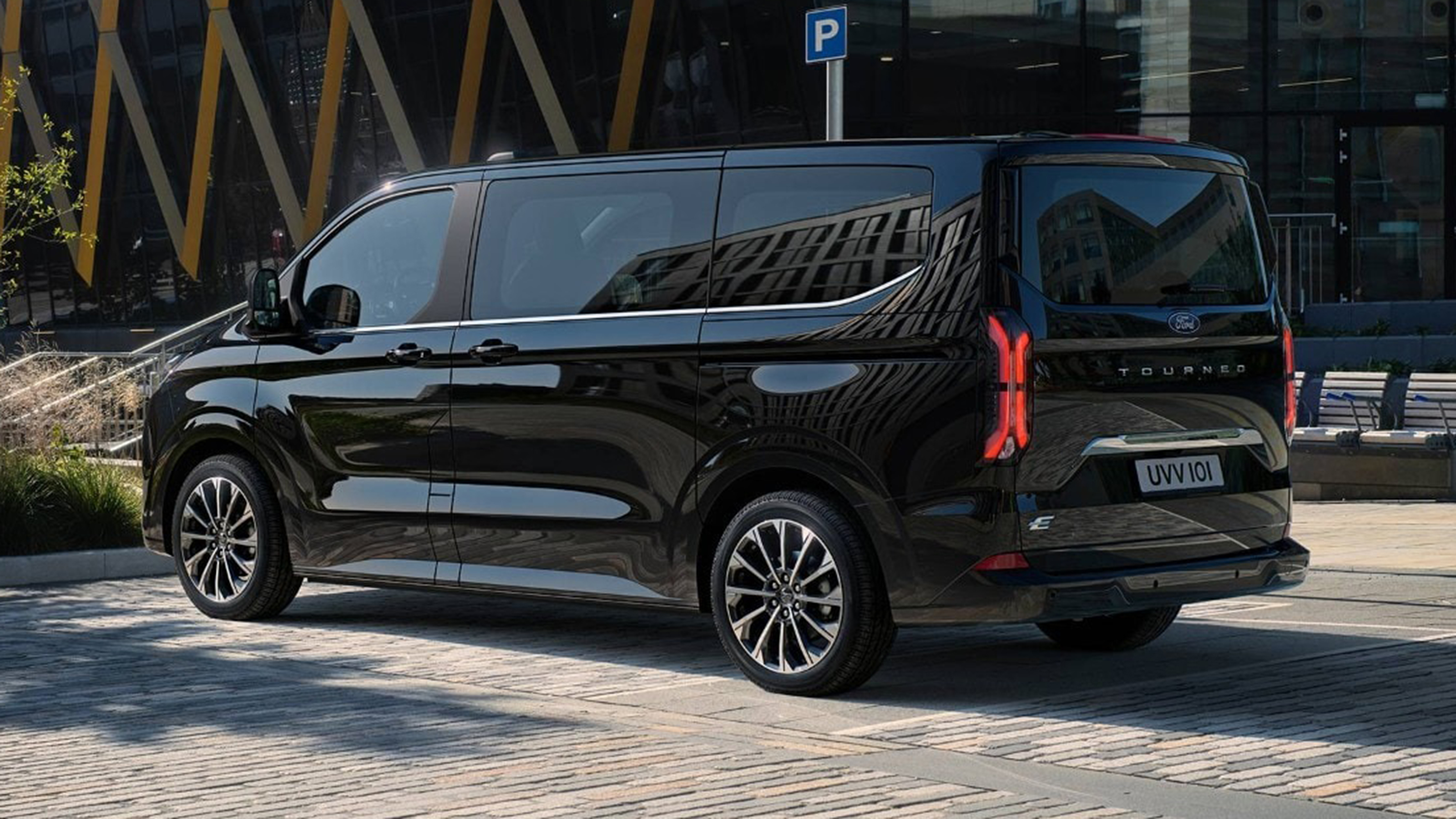 Ford Tourneo Custom - rear static