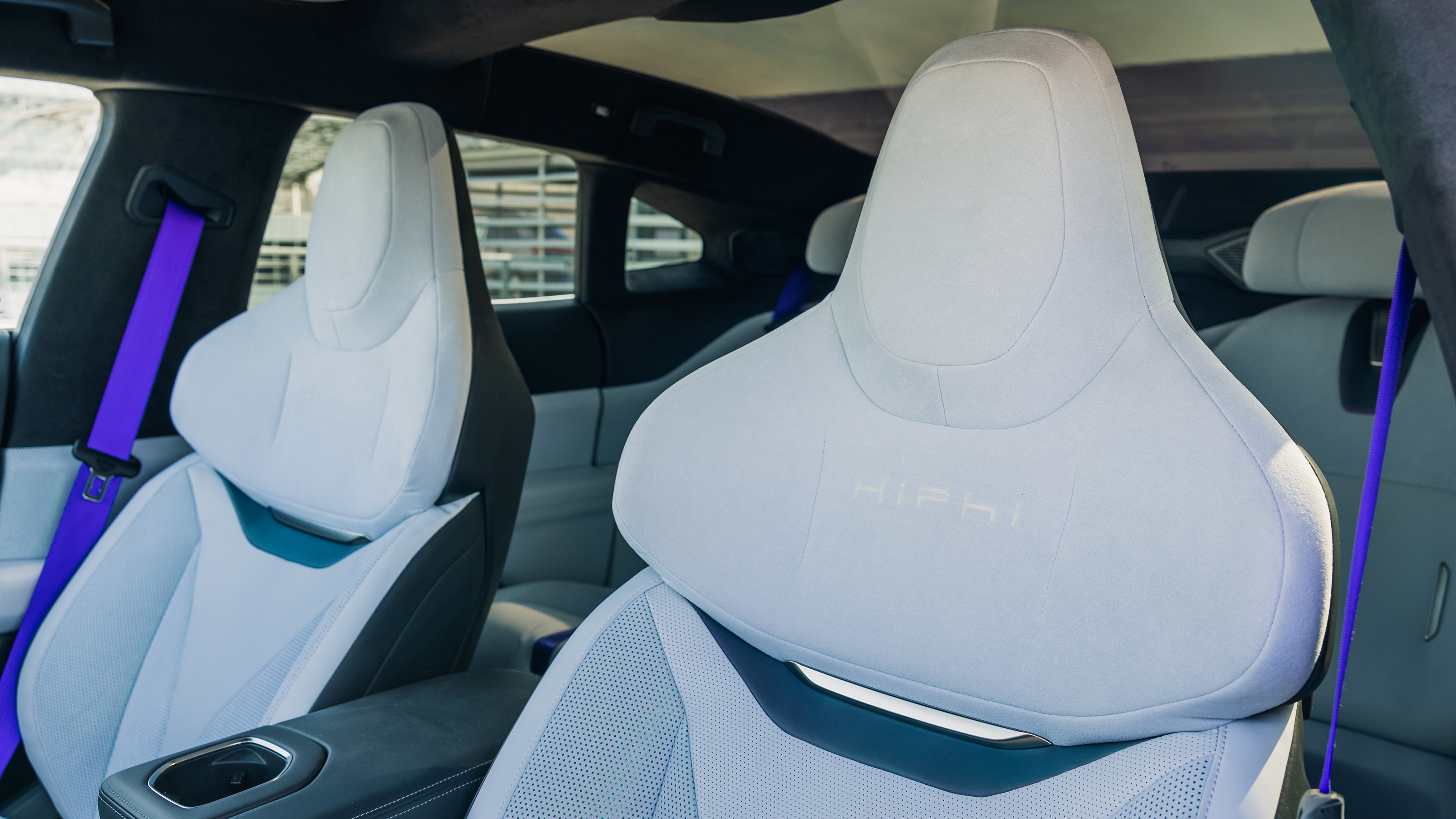 HiPhi X - front seats