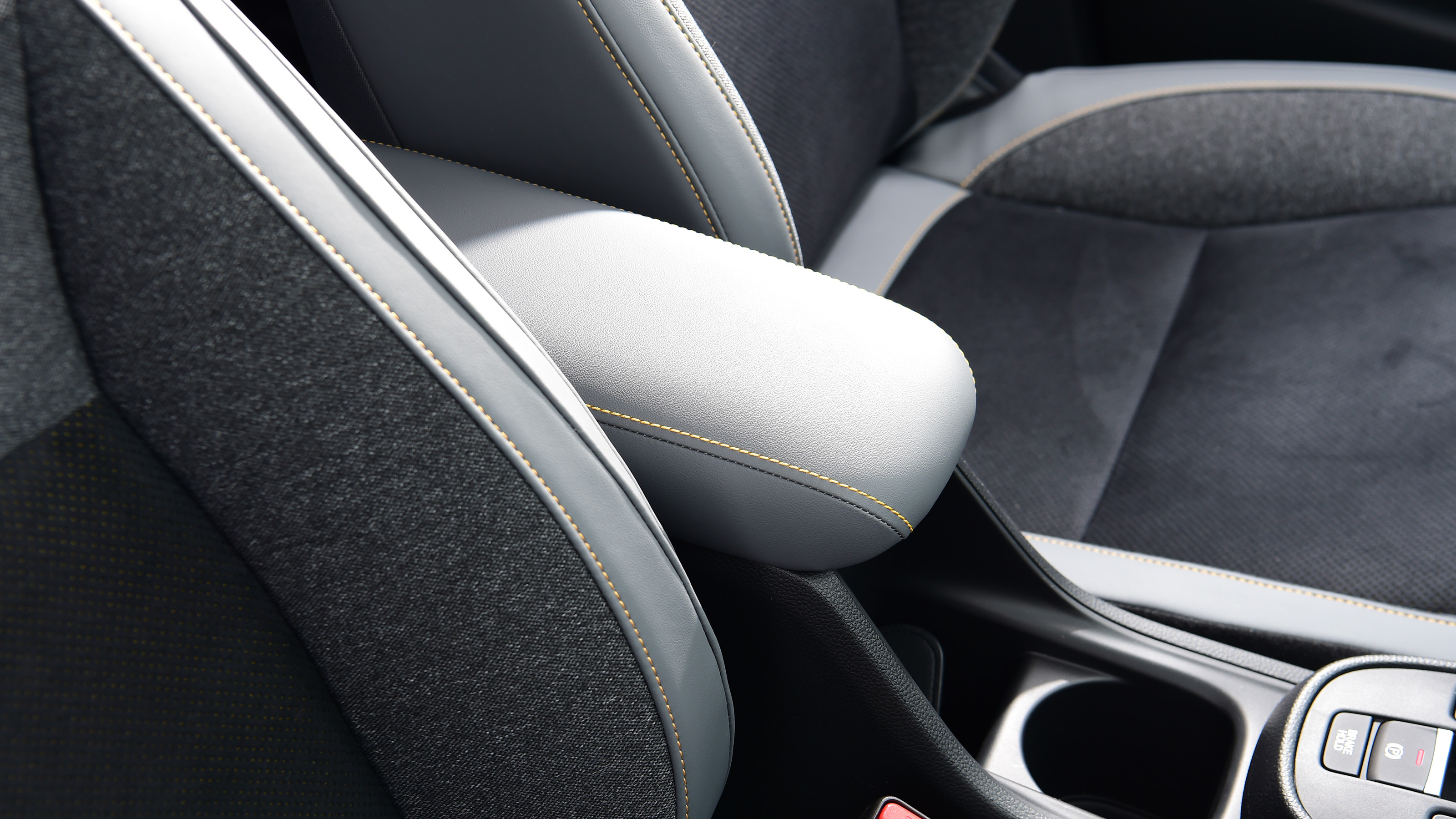 Honda Jazz - front armrest