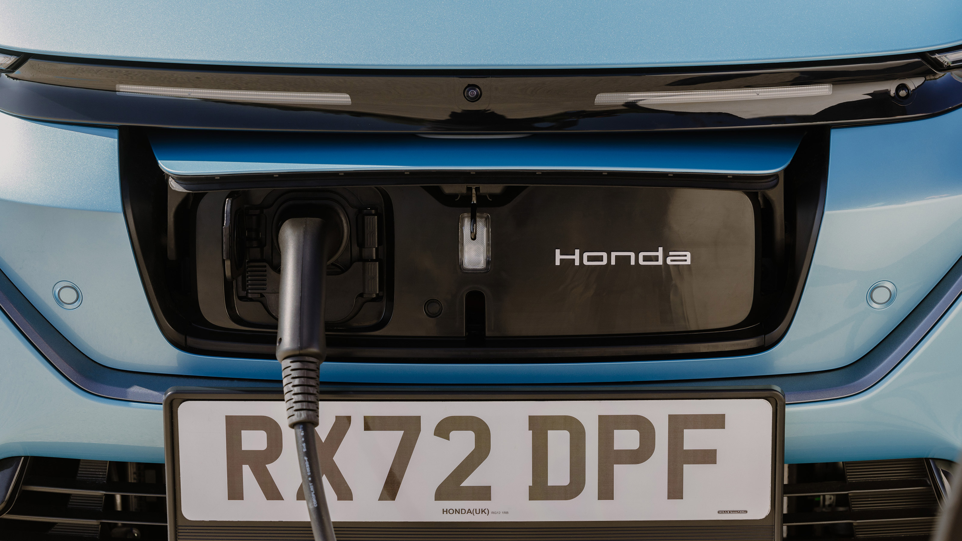 Honda e:Ny1 - charging