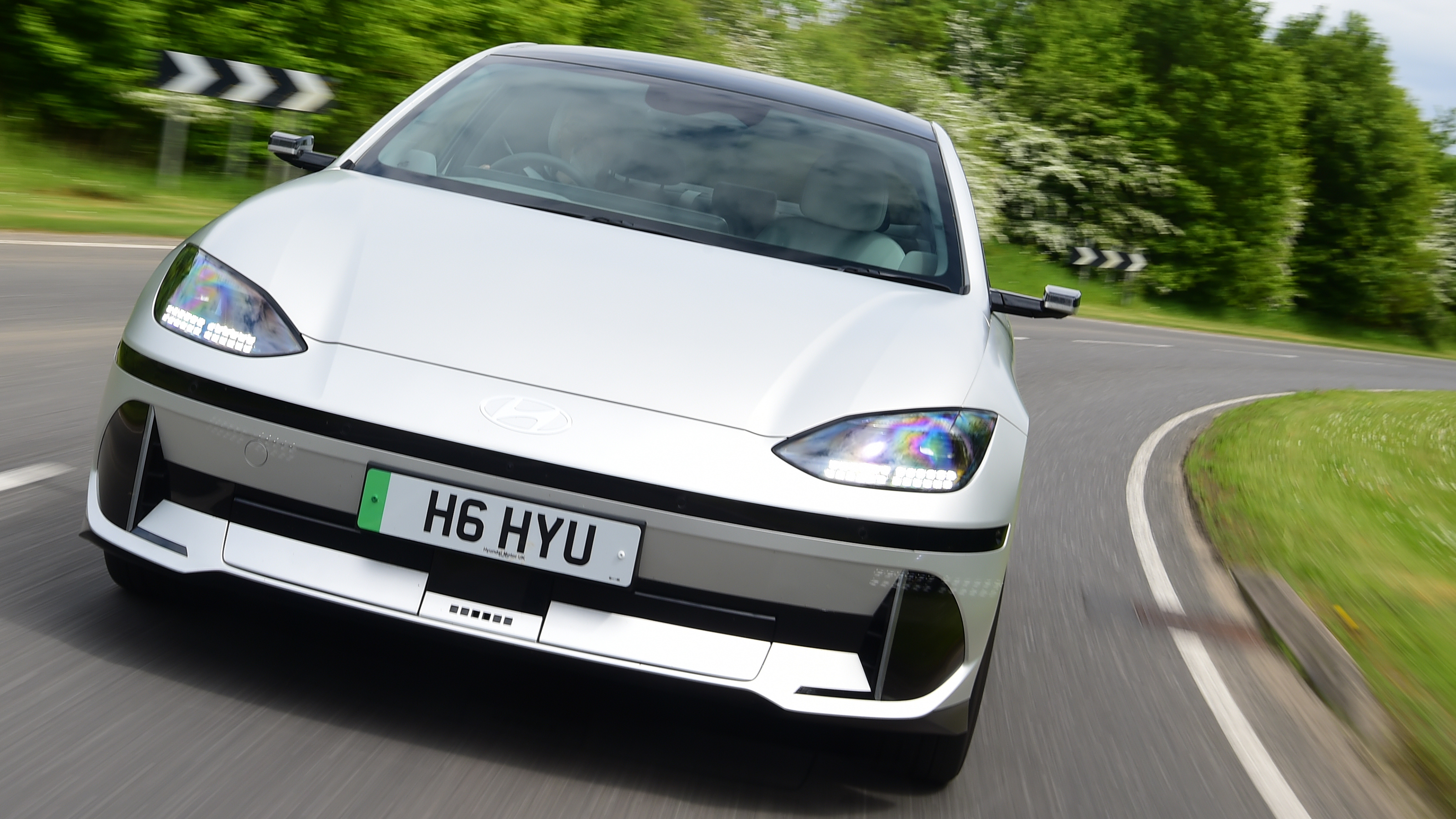 Hyundai Ioniq 6 - front cornering