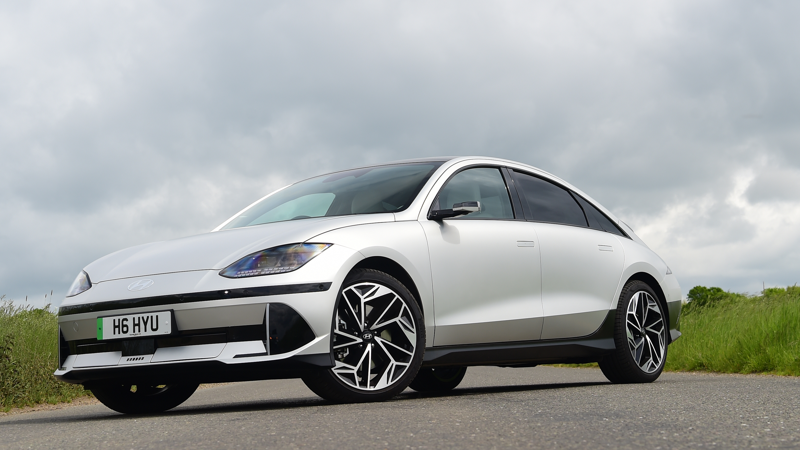 Hyundai Ioniq 6 - side
