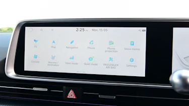 Hyundai Ioniq 6 - infotainment