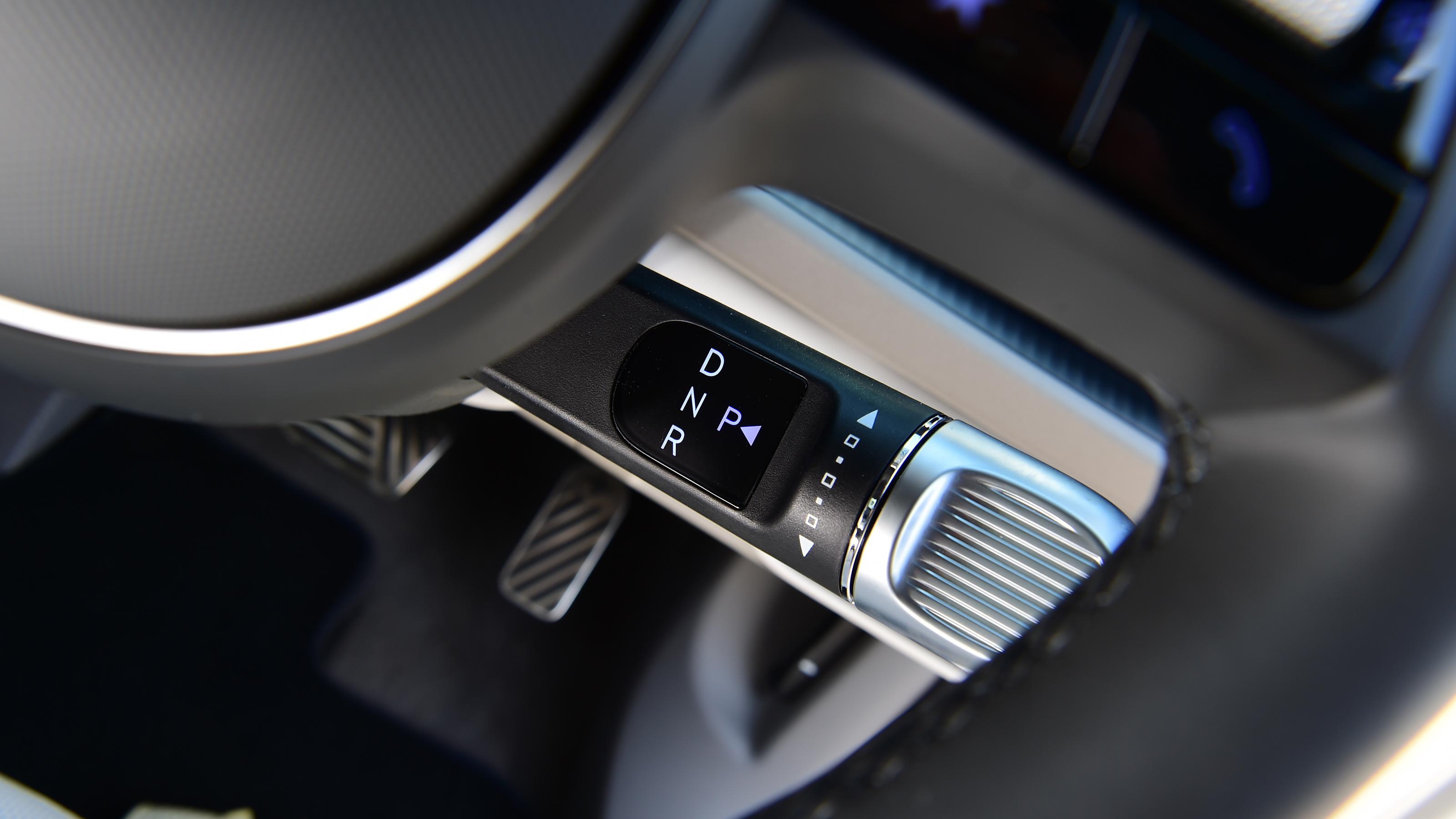 Hyundai Ioniq 6 - gear selector