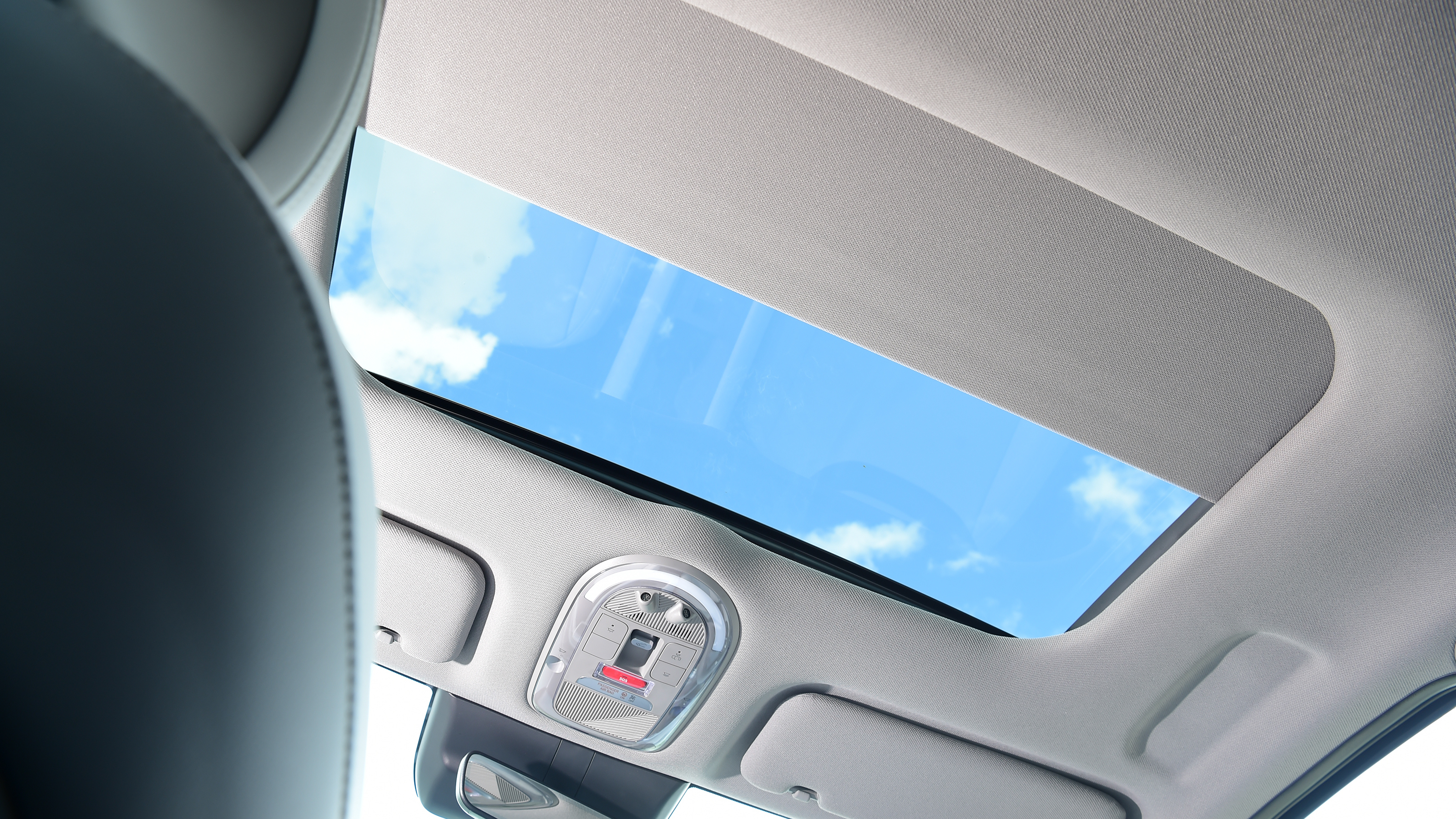 Hyundai Ioniq 6 - sunroof