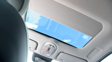Hyundai Ioniq 6 - sunroof