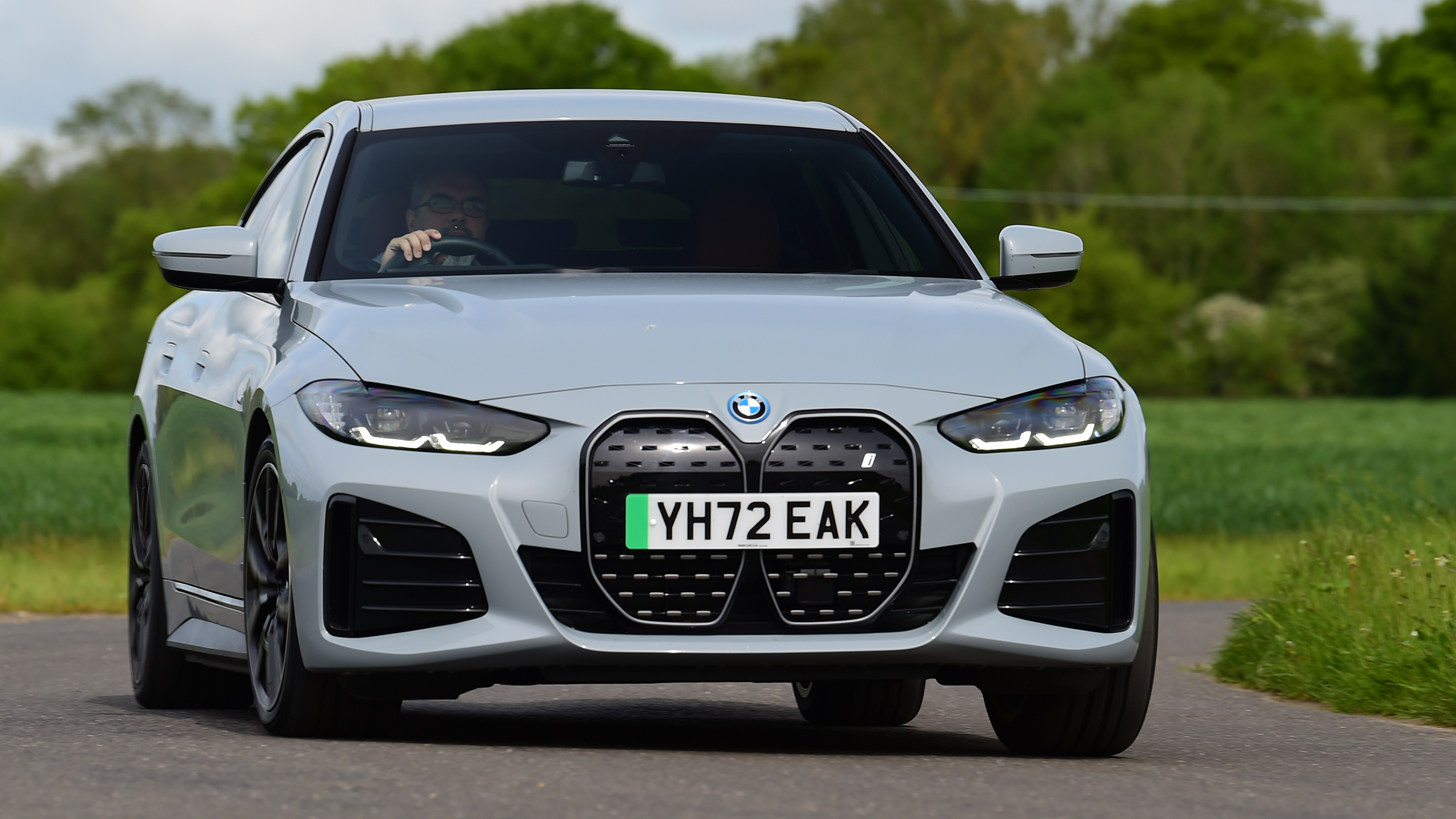 BMW i4 - front cornering
