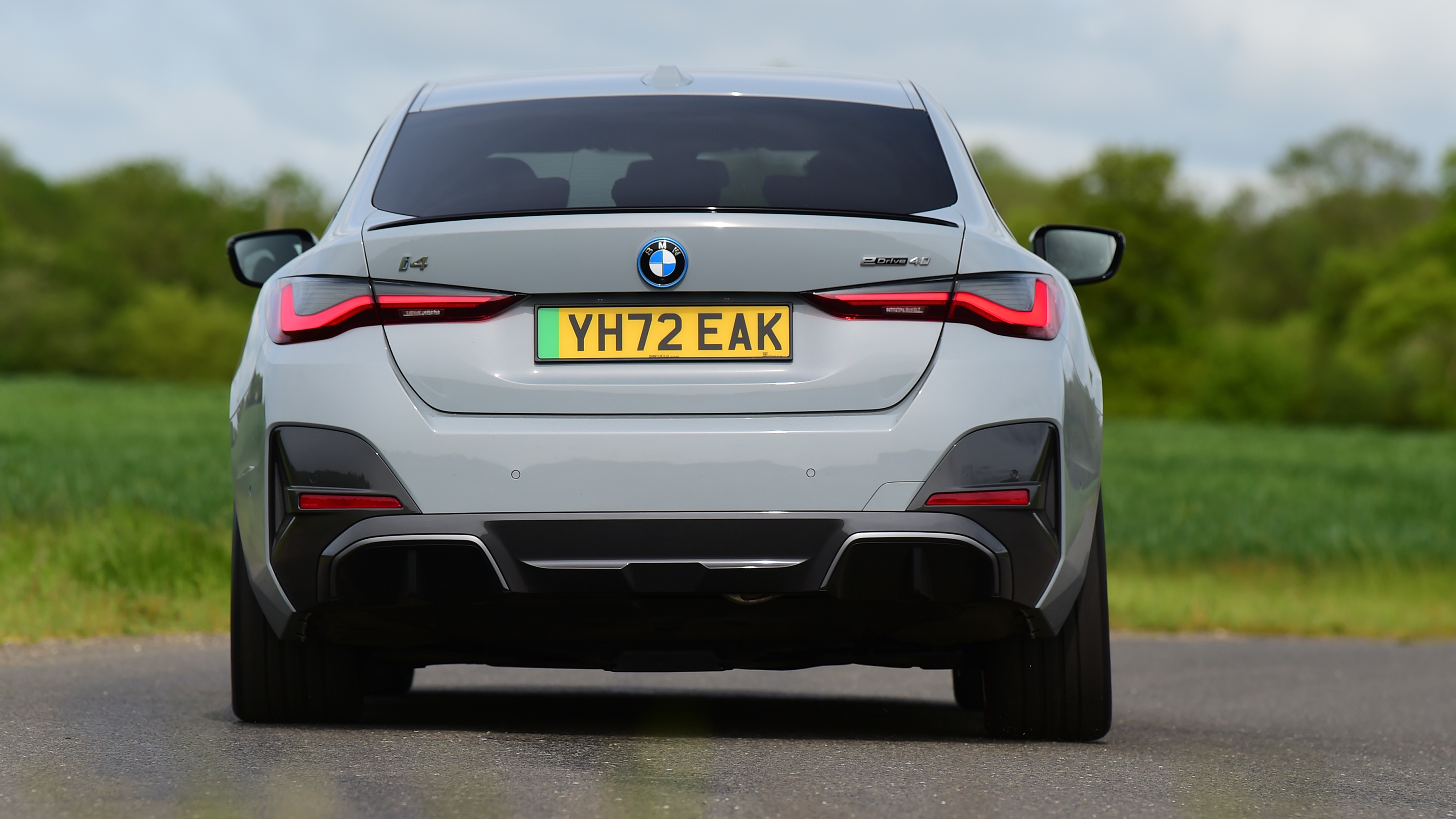 BMW i4 - rear cornering