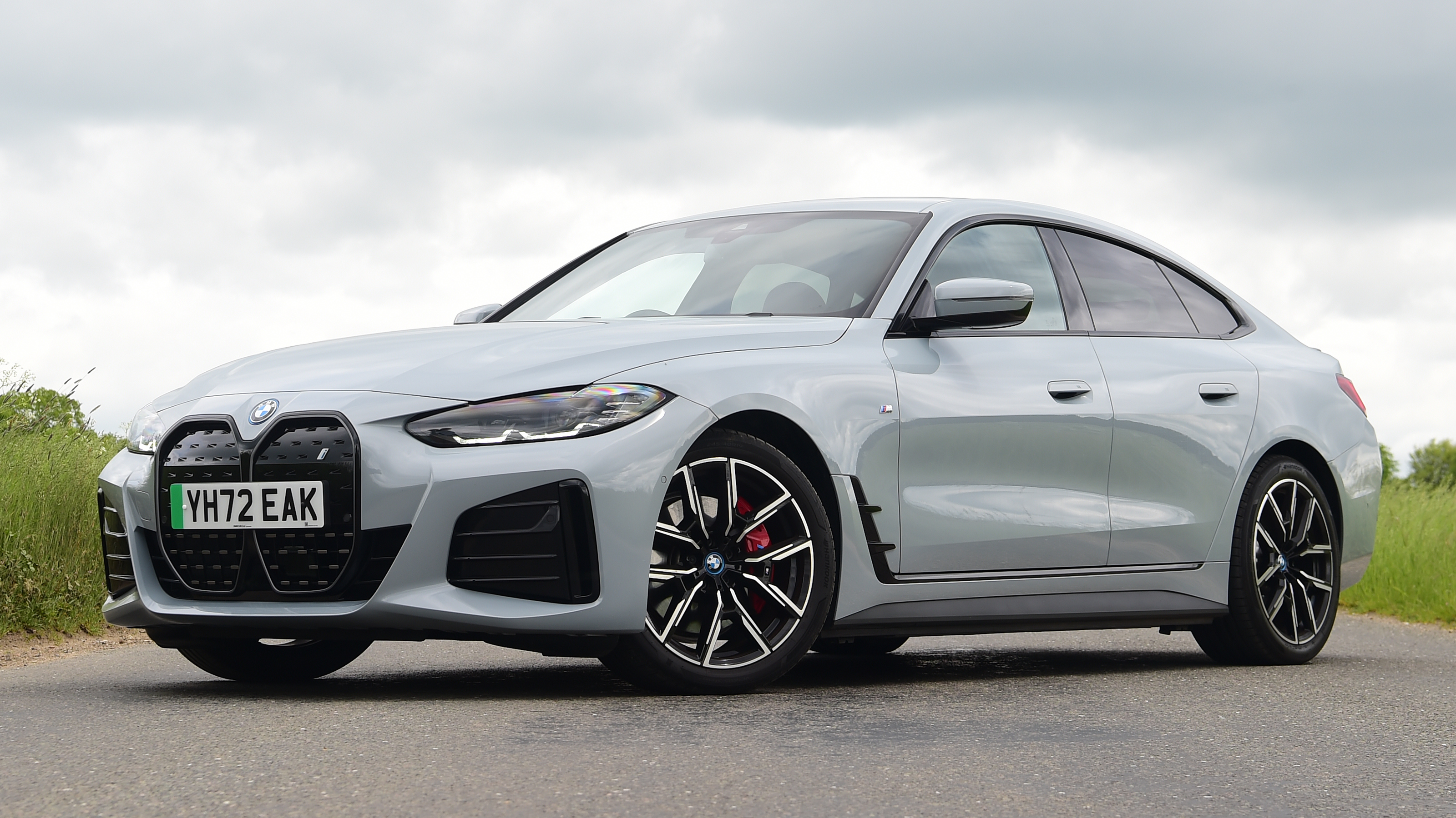 BMW i4 - side