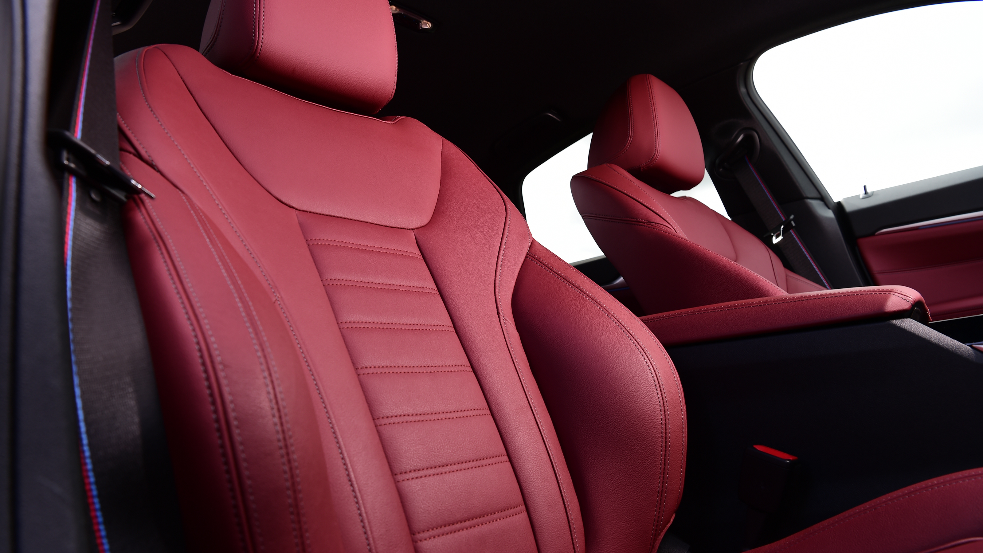 BMW i4 - seats