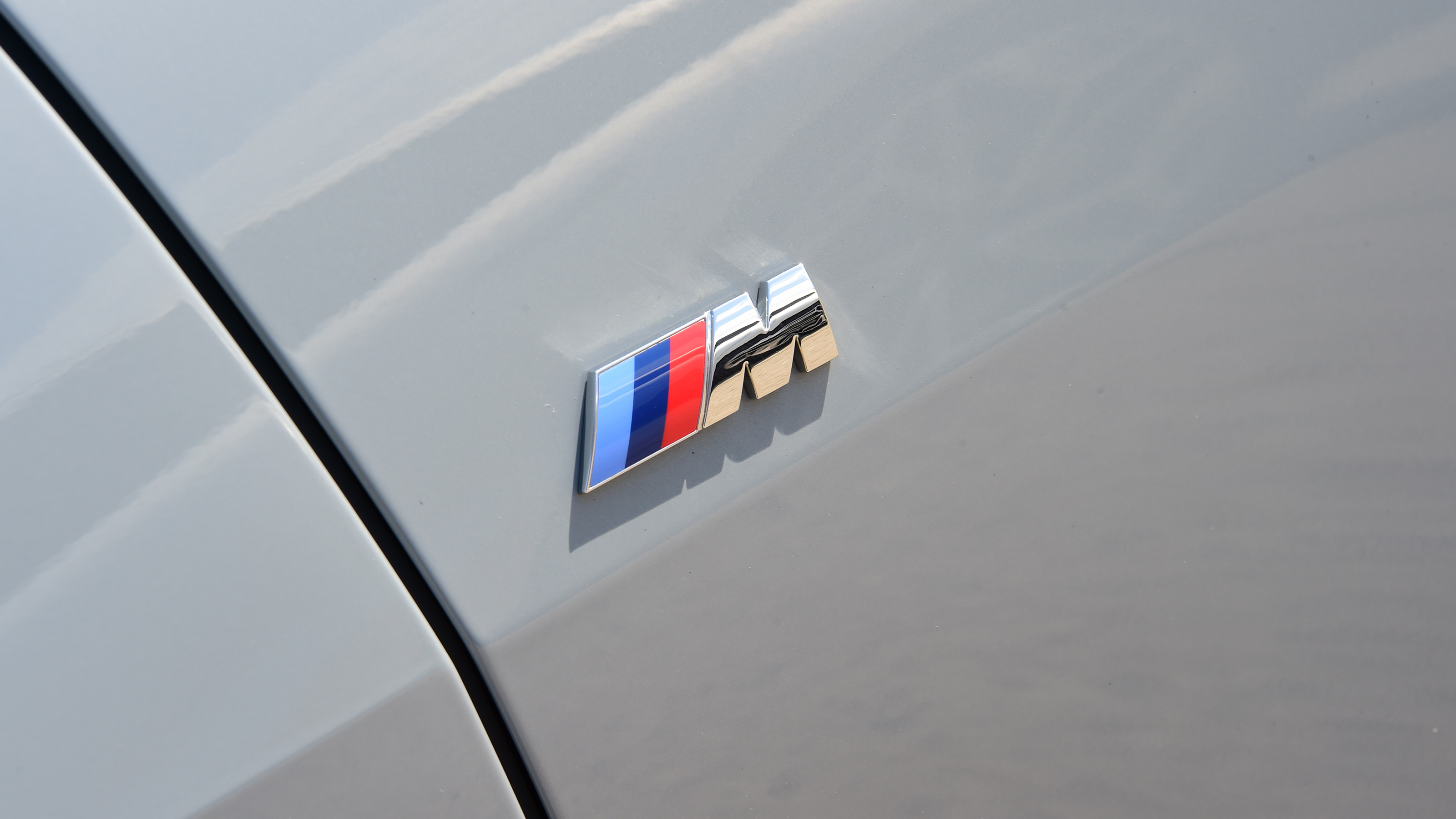 BMW i4 - M Sport badge