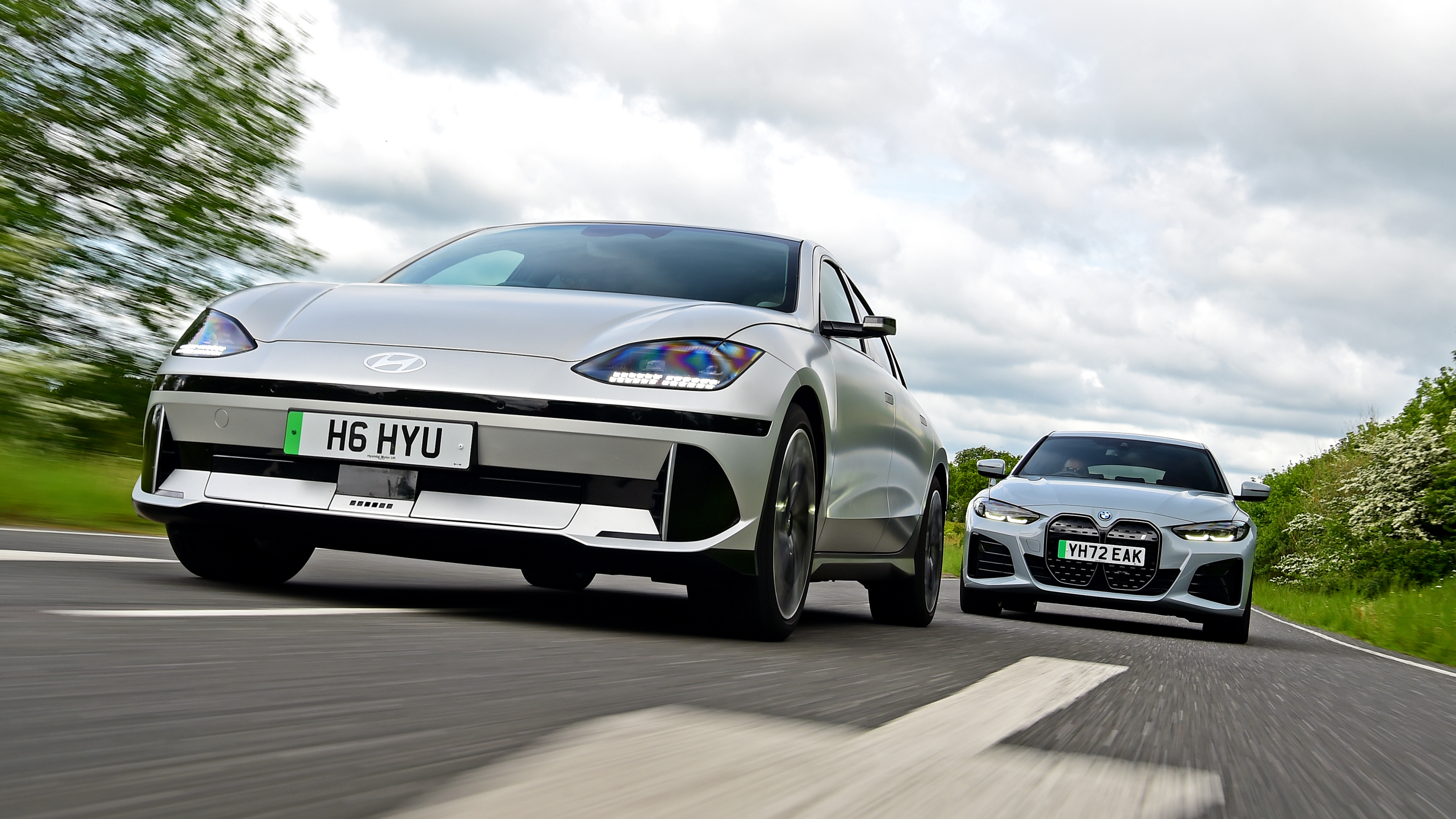 Hyundai Ioniq 6 vs BMW i4 - front