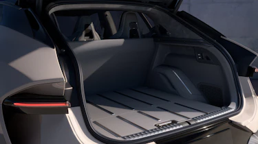 Lotus Eletre - boot