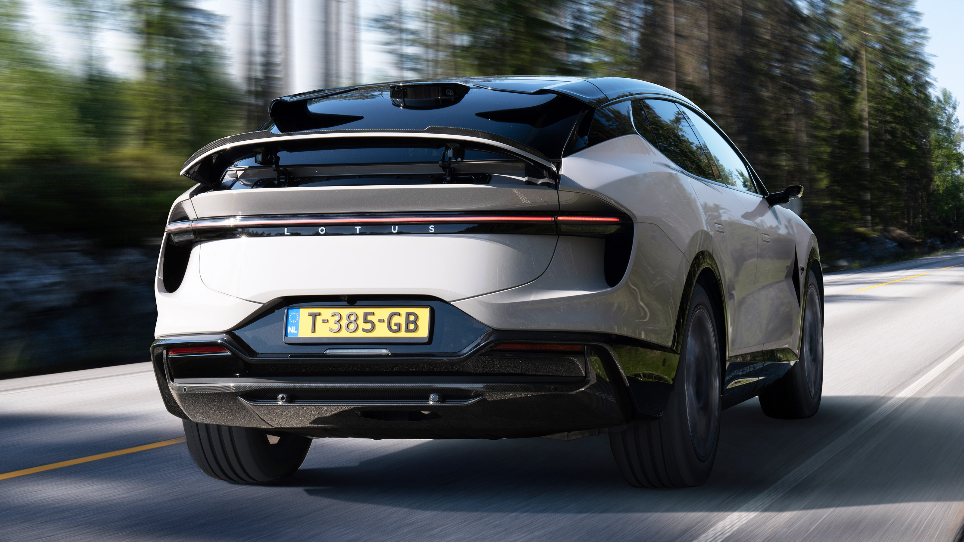 Lotus Eletre - rear tracking