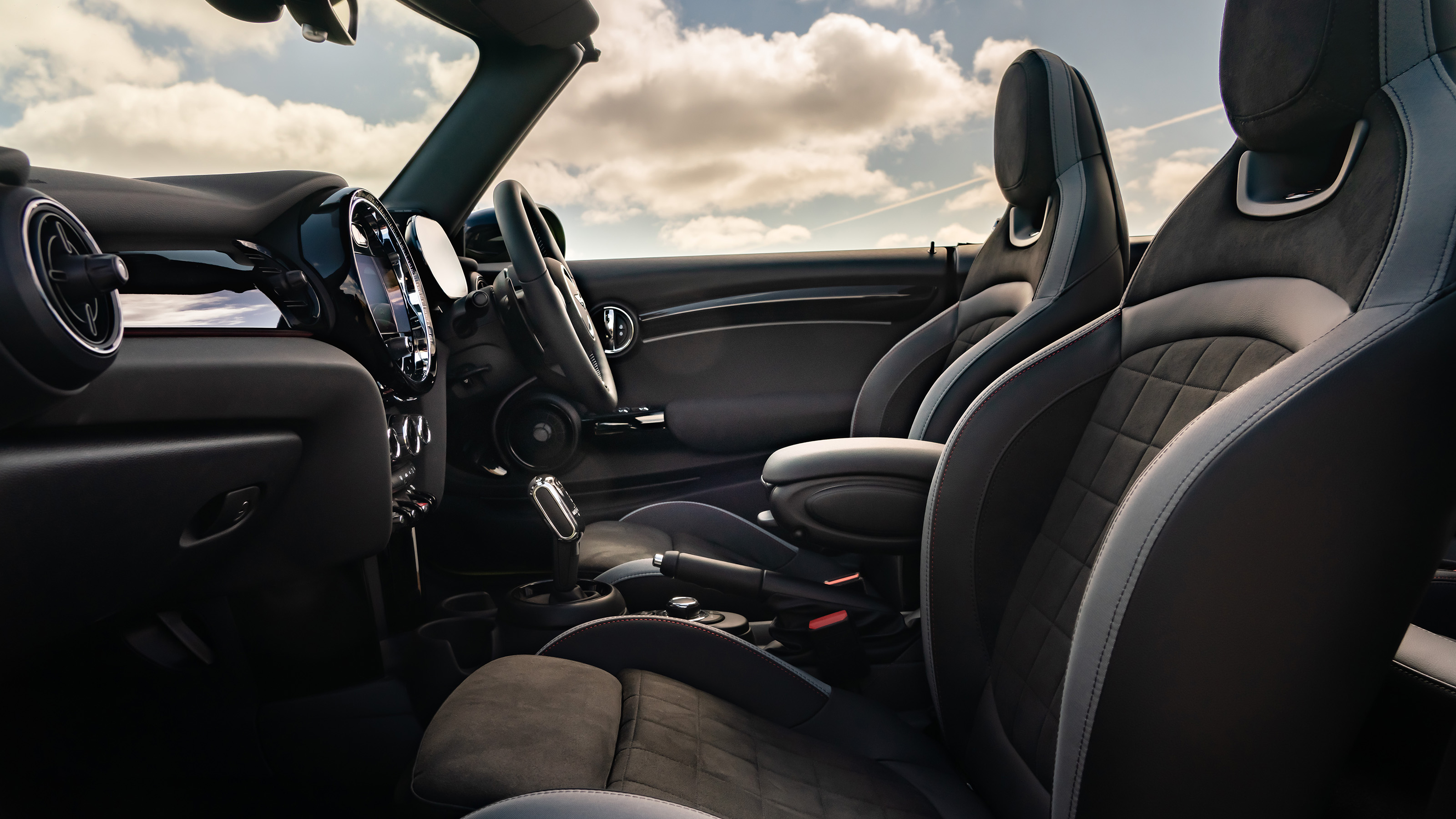 MINI Convertible - front seats