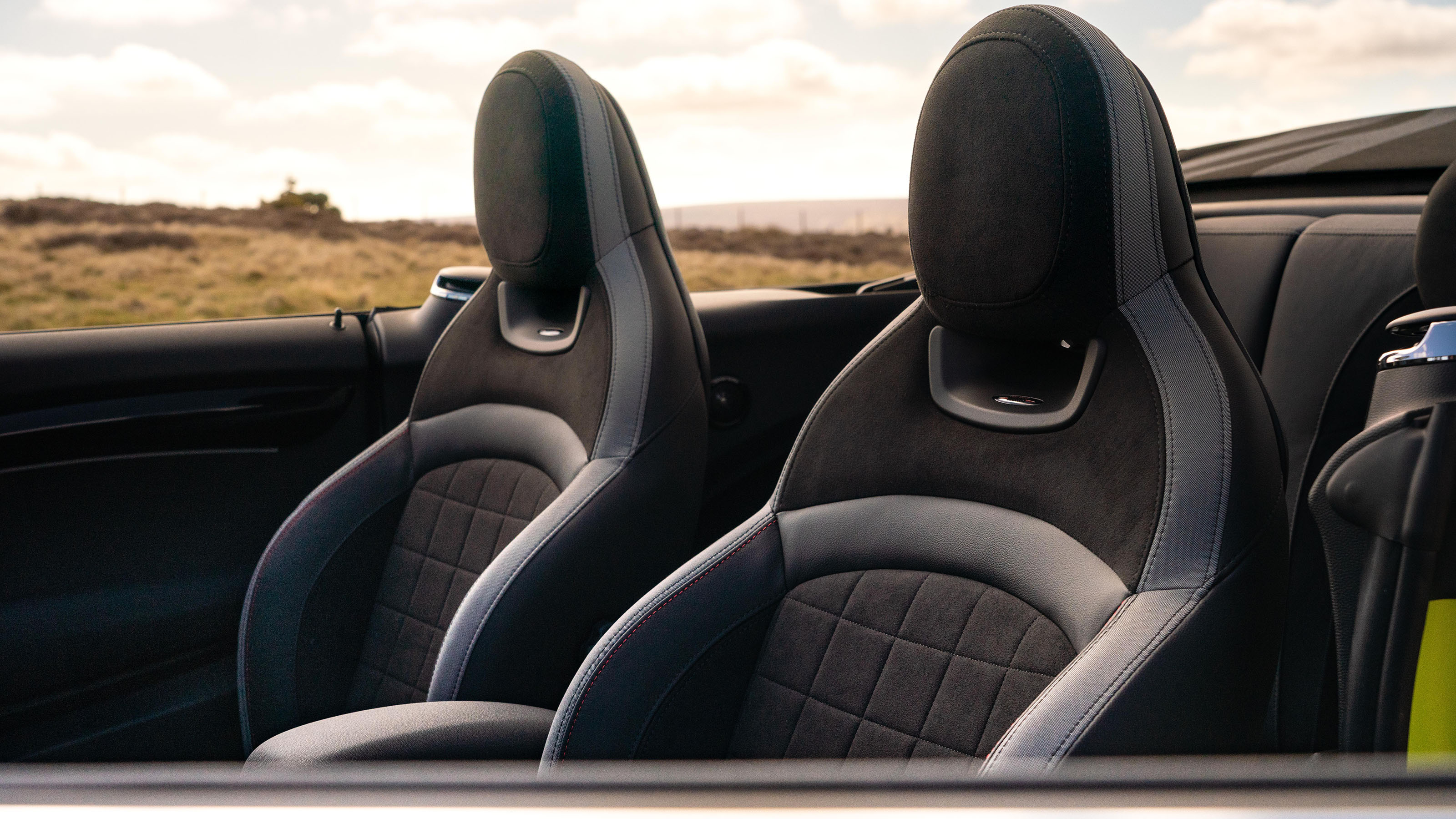 MINI Convertible - front seats