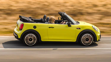 MINI Convertible - side tracking