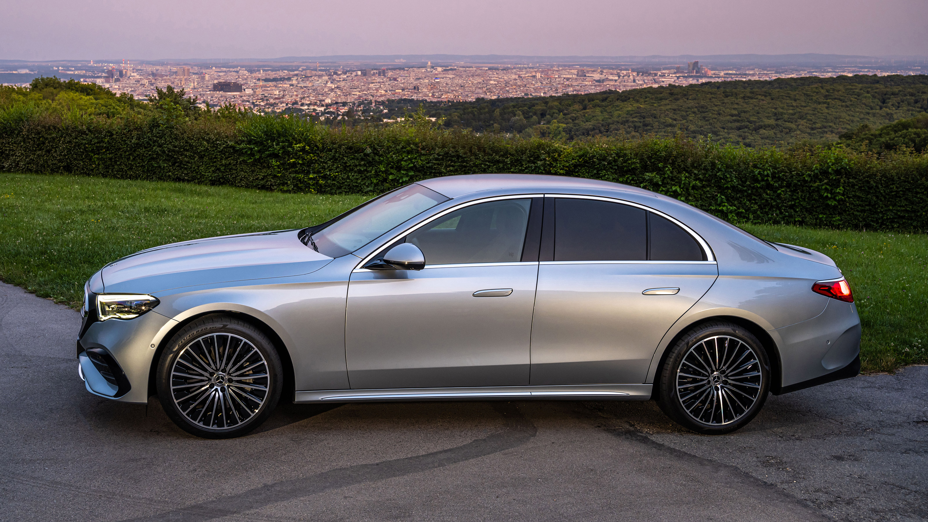 Mercedes E-Class - side