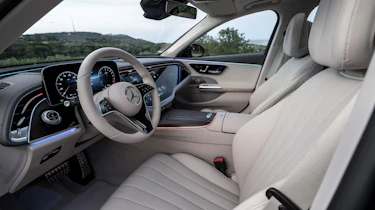 Mercedes E 300 e - cabin