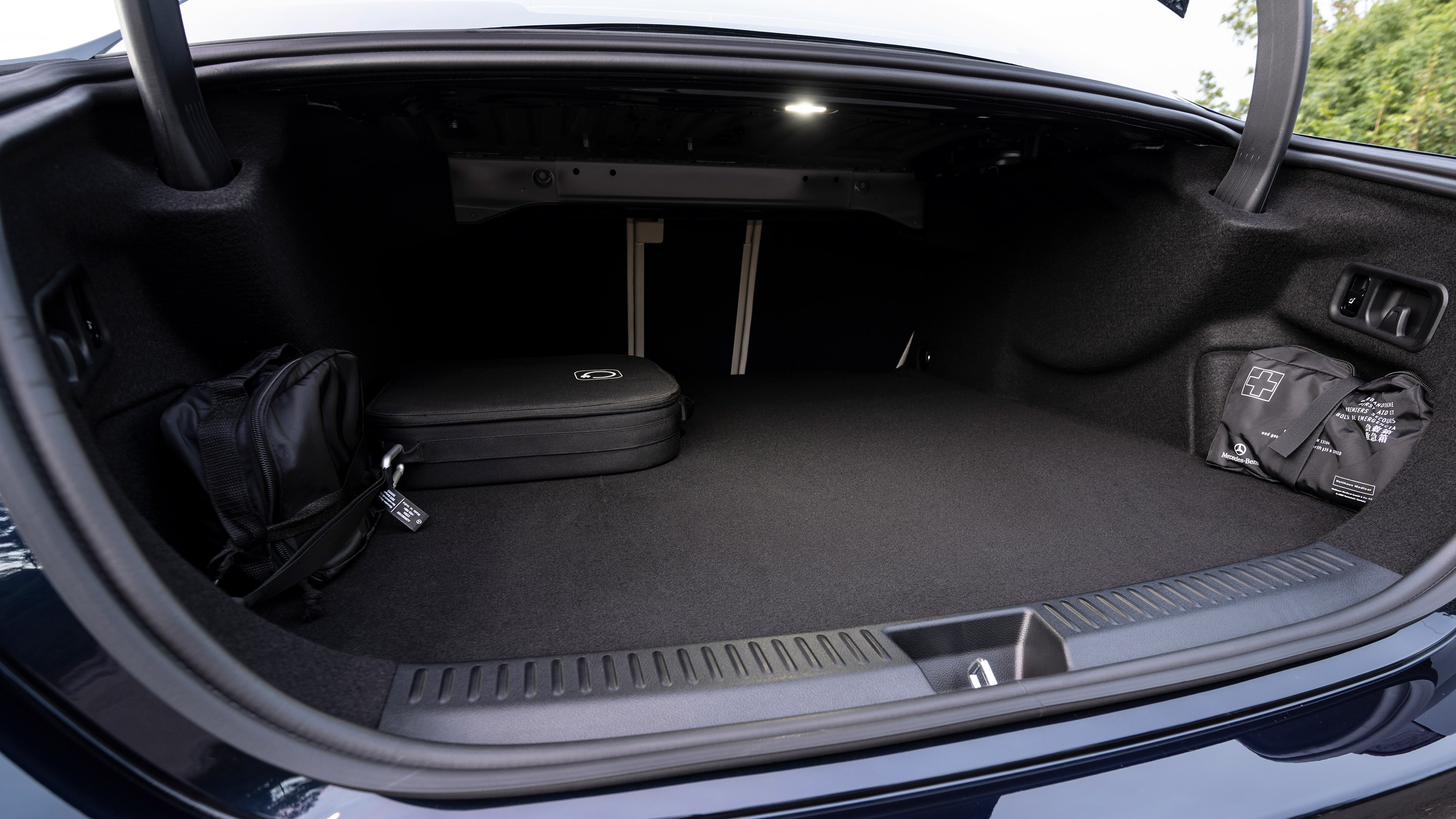 Mercedes E 300 e - boot