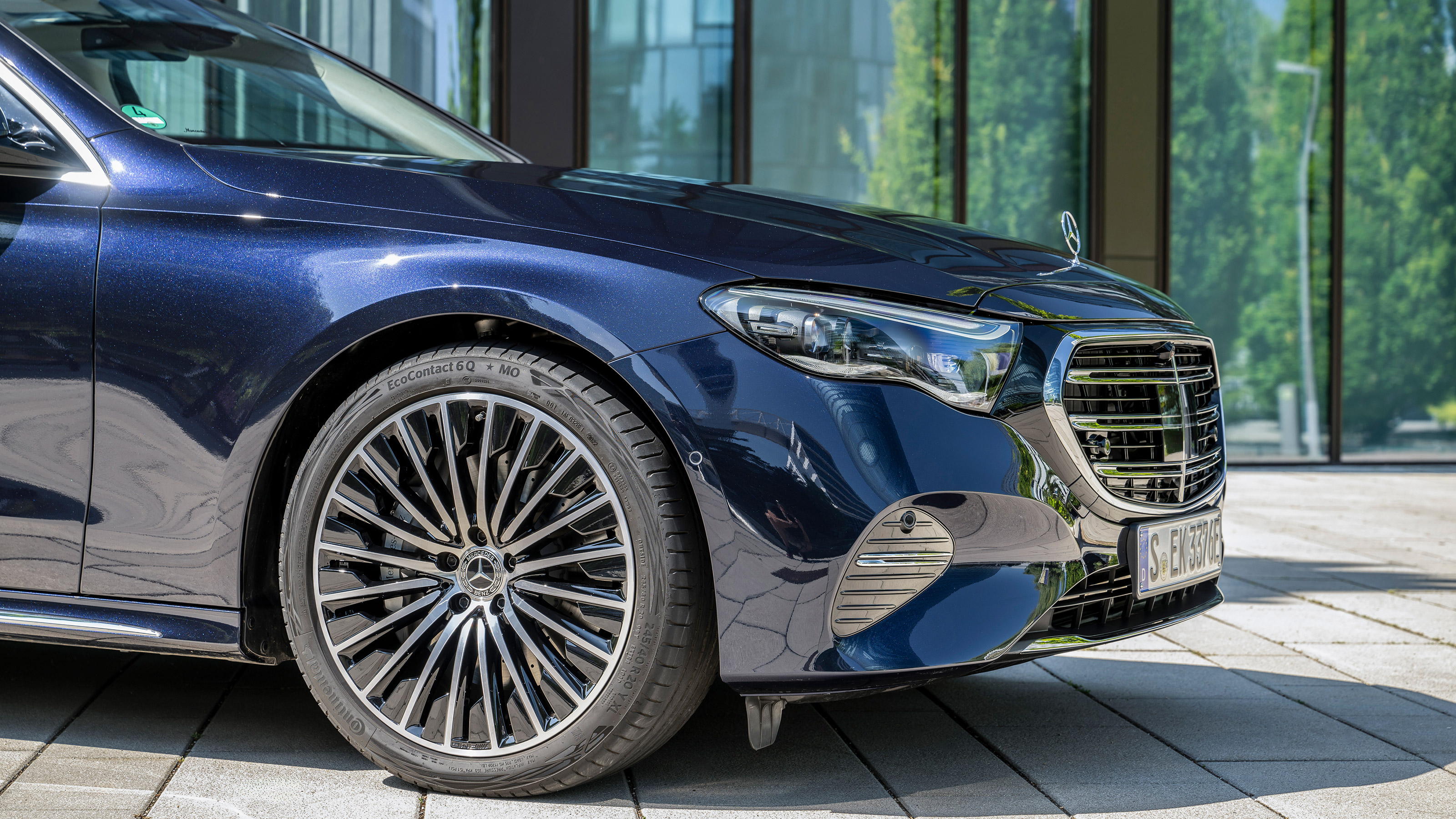Mercedes E 300 e - front wheel