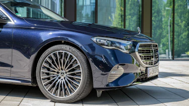 Mercedes E 300 e - front wheel