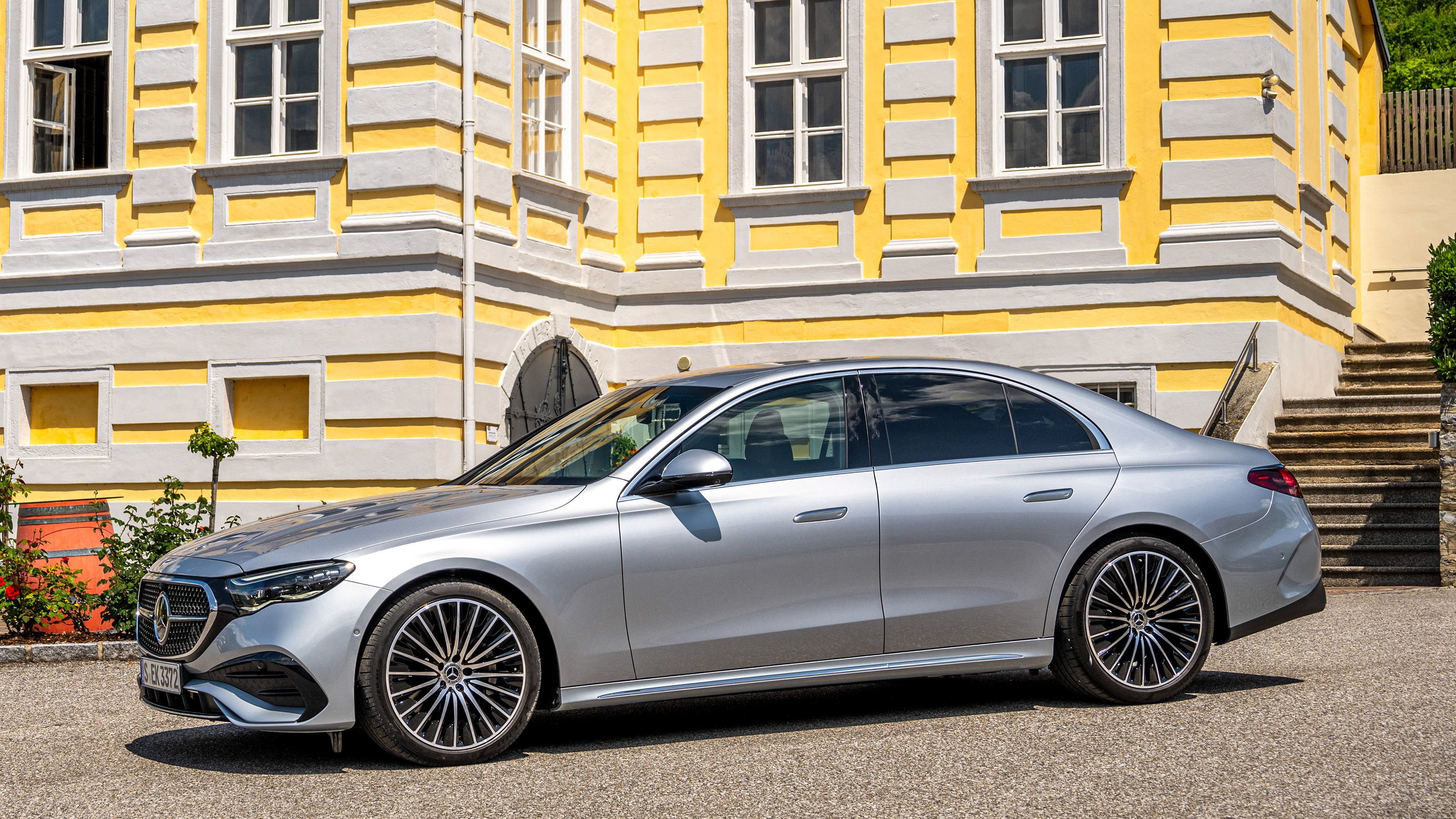 Mercedes E-Class - front static