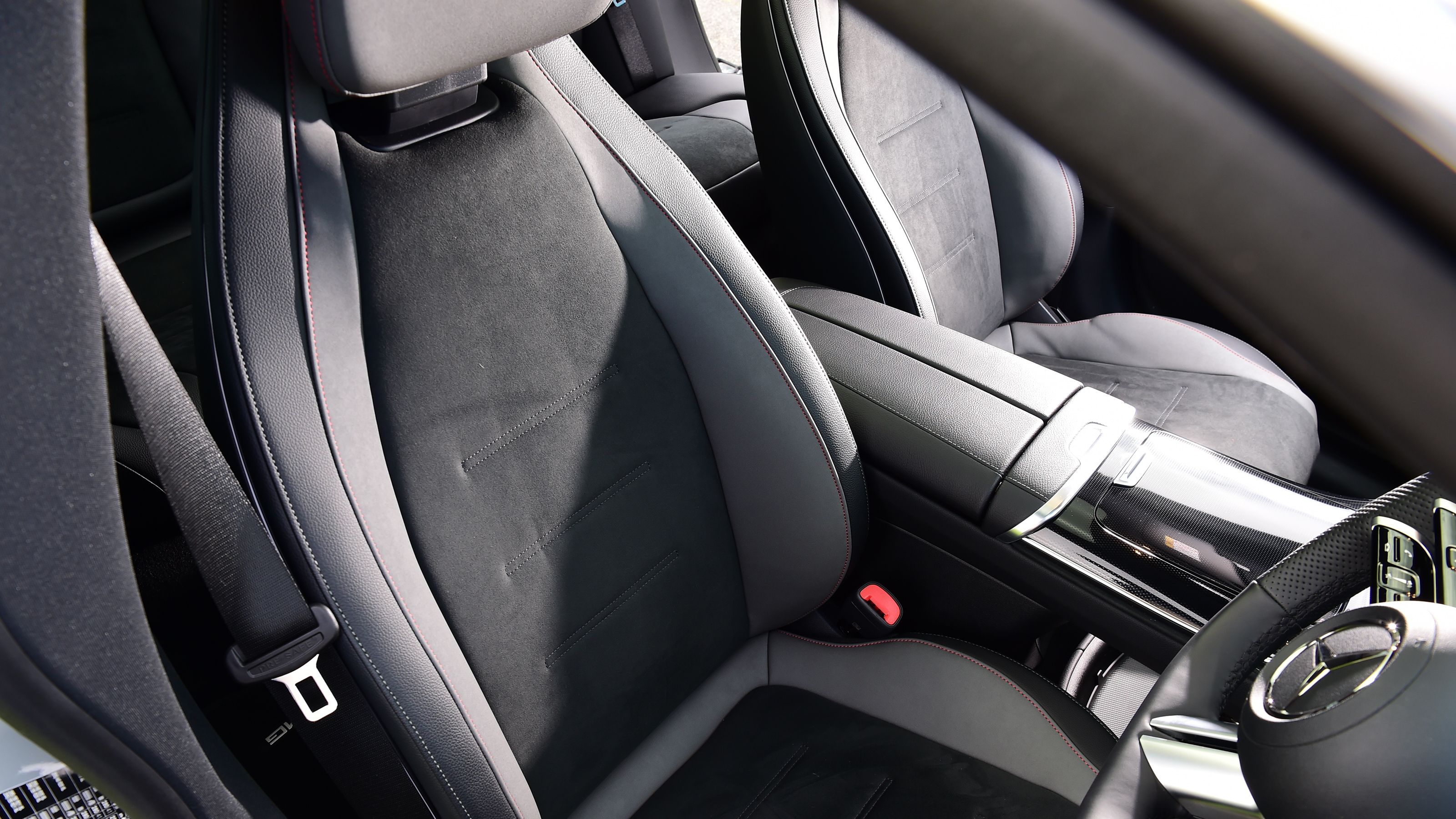 Mercedes EQE 300 - front seats