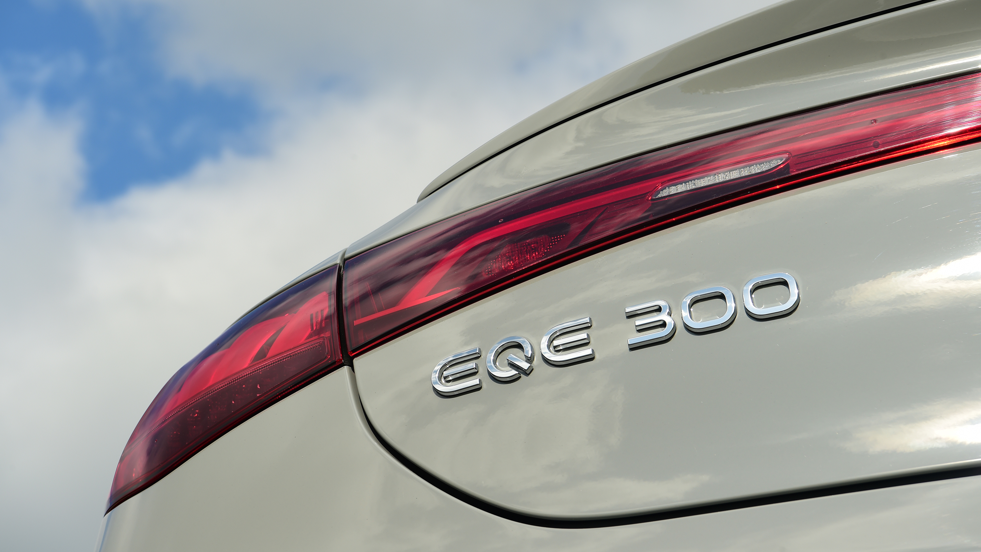Mercedes EQE 300 - tail light
