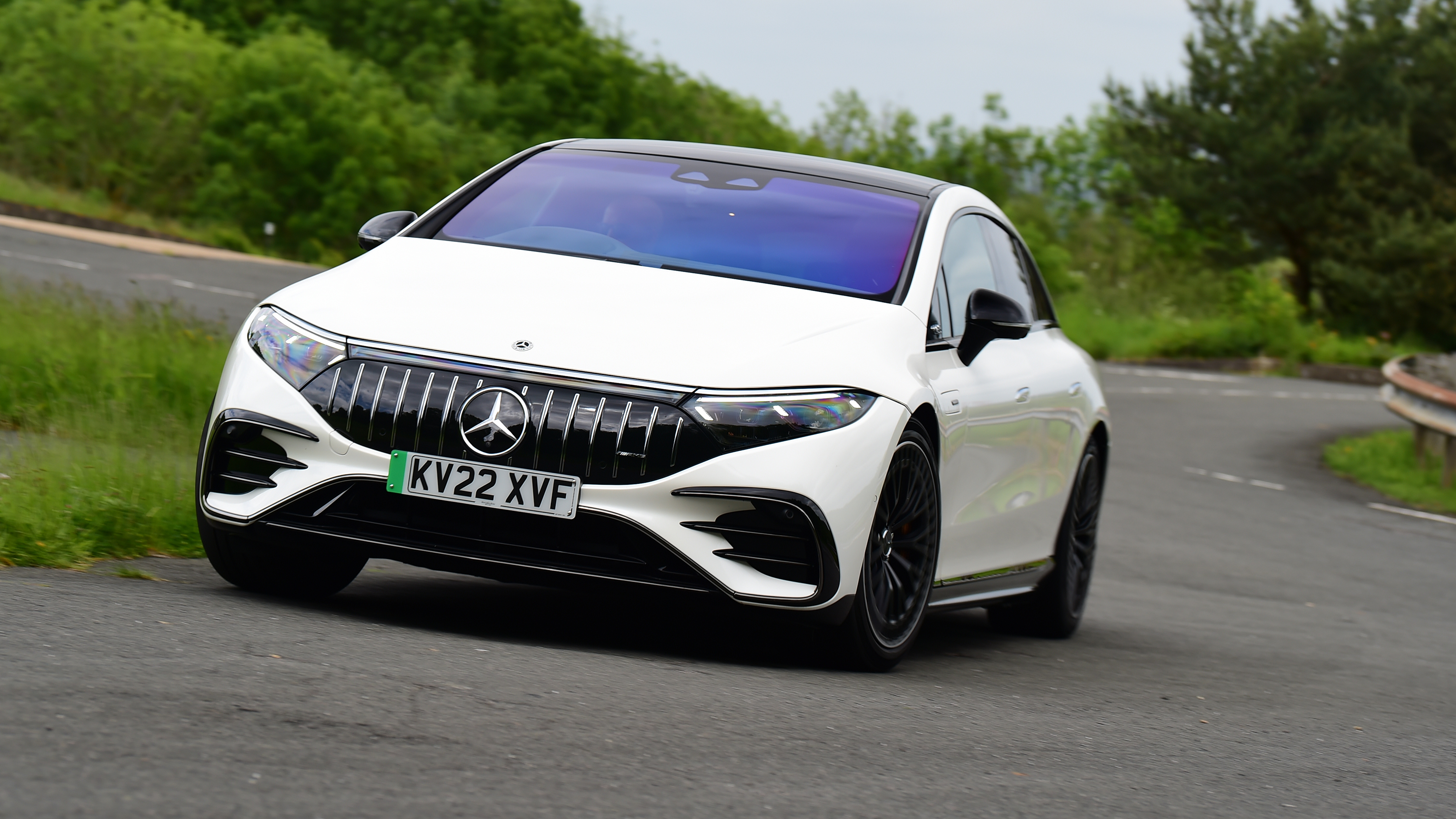 Mercedes-AMG EQS 35 - front cornering