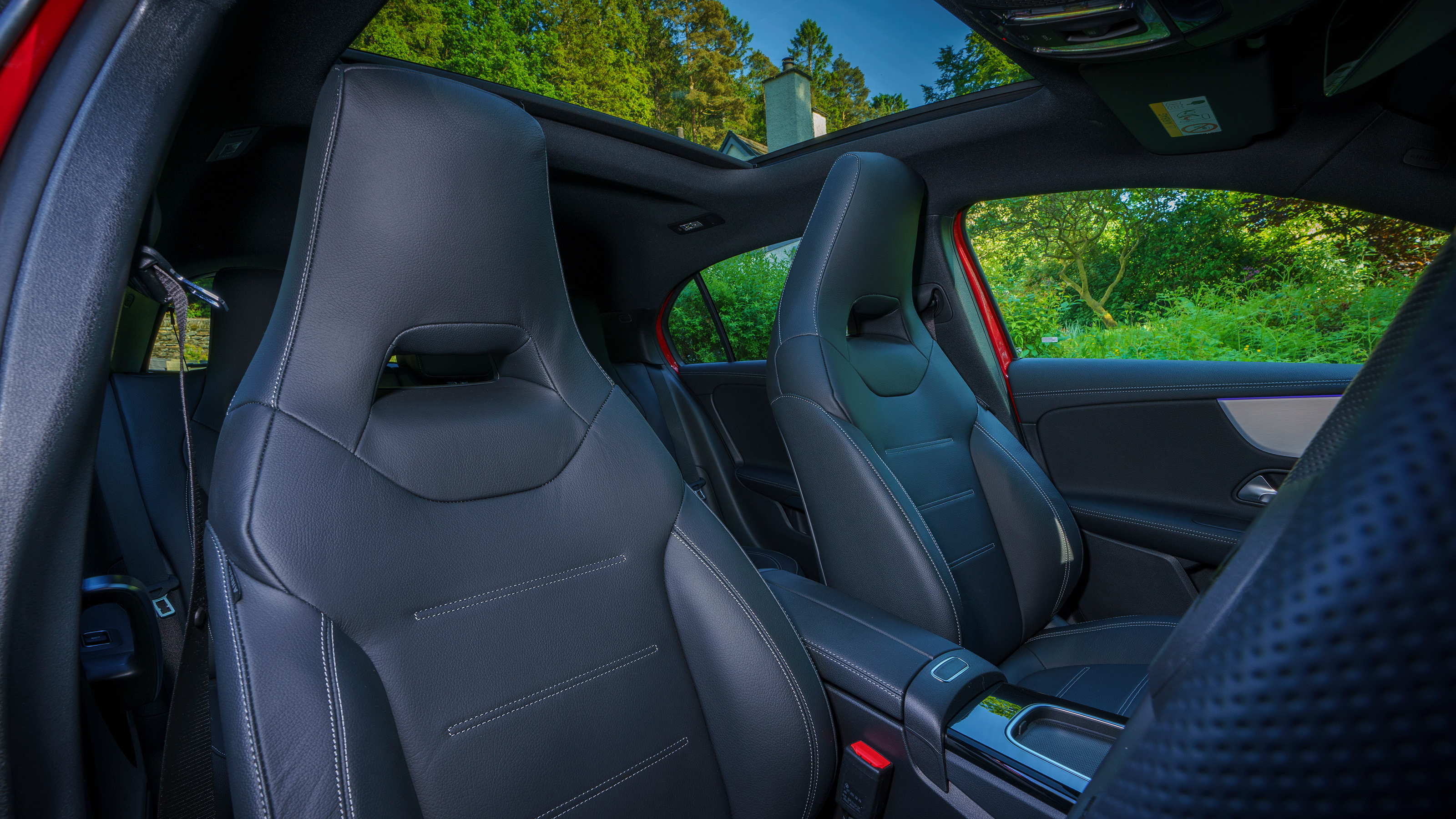 Mercedes-AMG A 35 - front seats