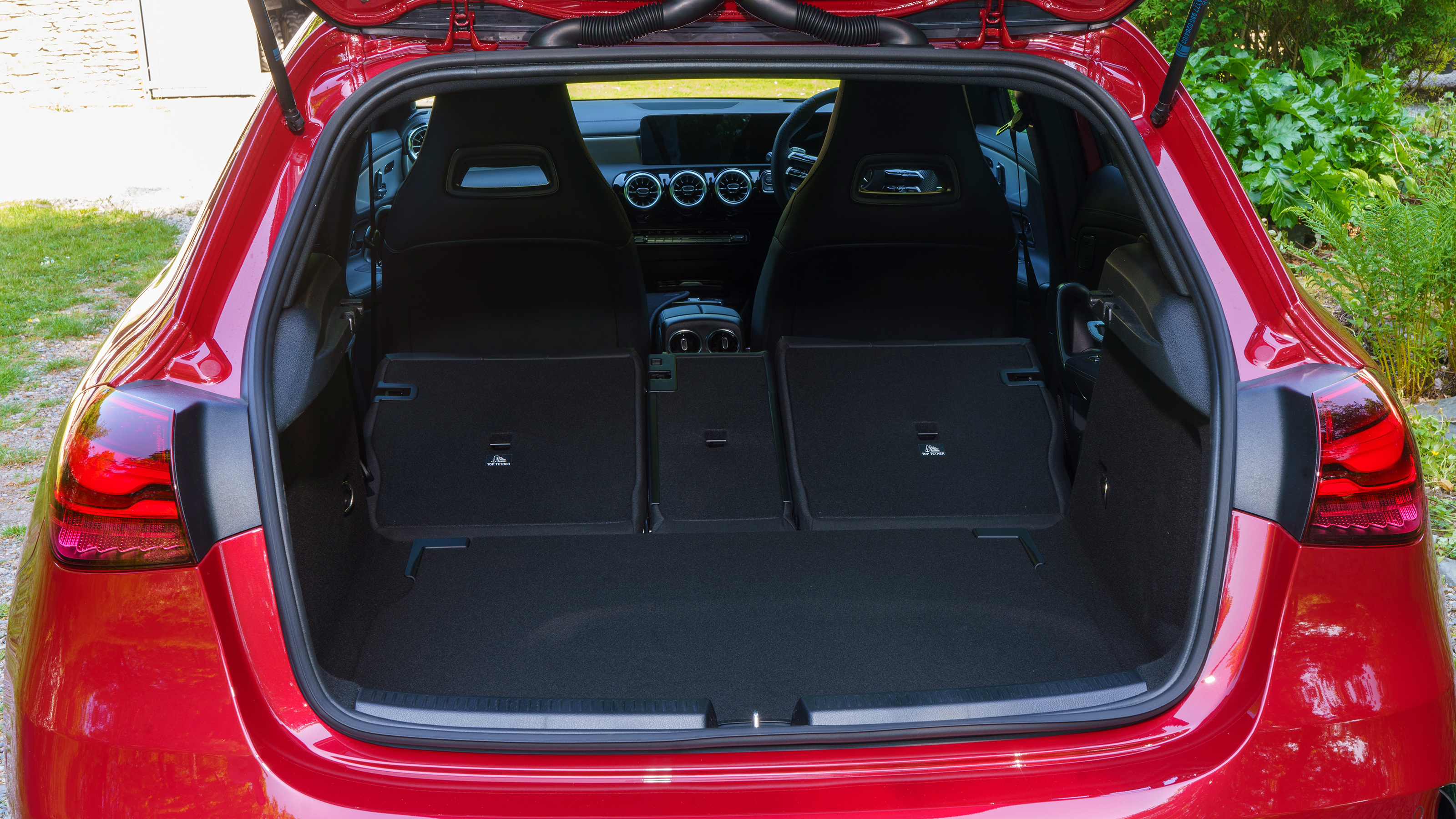 Mercedes-AMG A 35 - boot