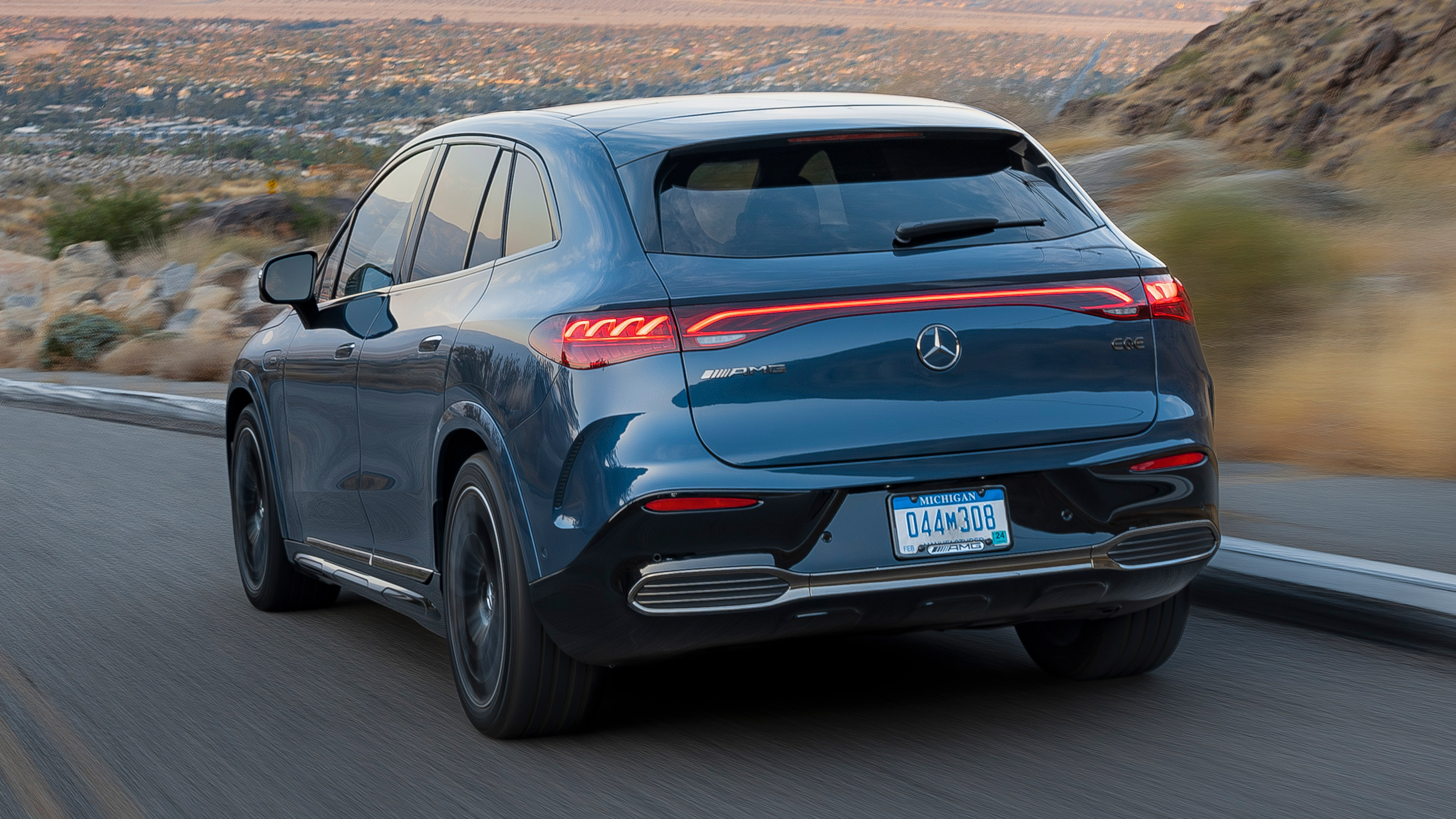 Mercedes-AMG EQE SUV - rear tracking