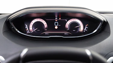Peugeot 3008 MHEV - dials