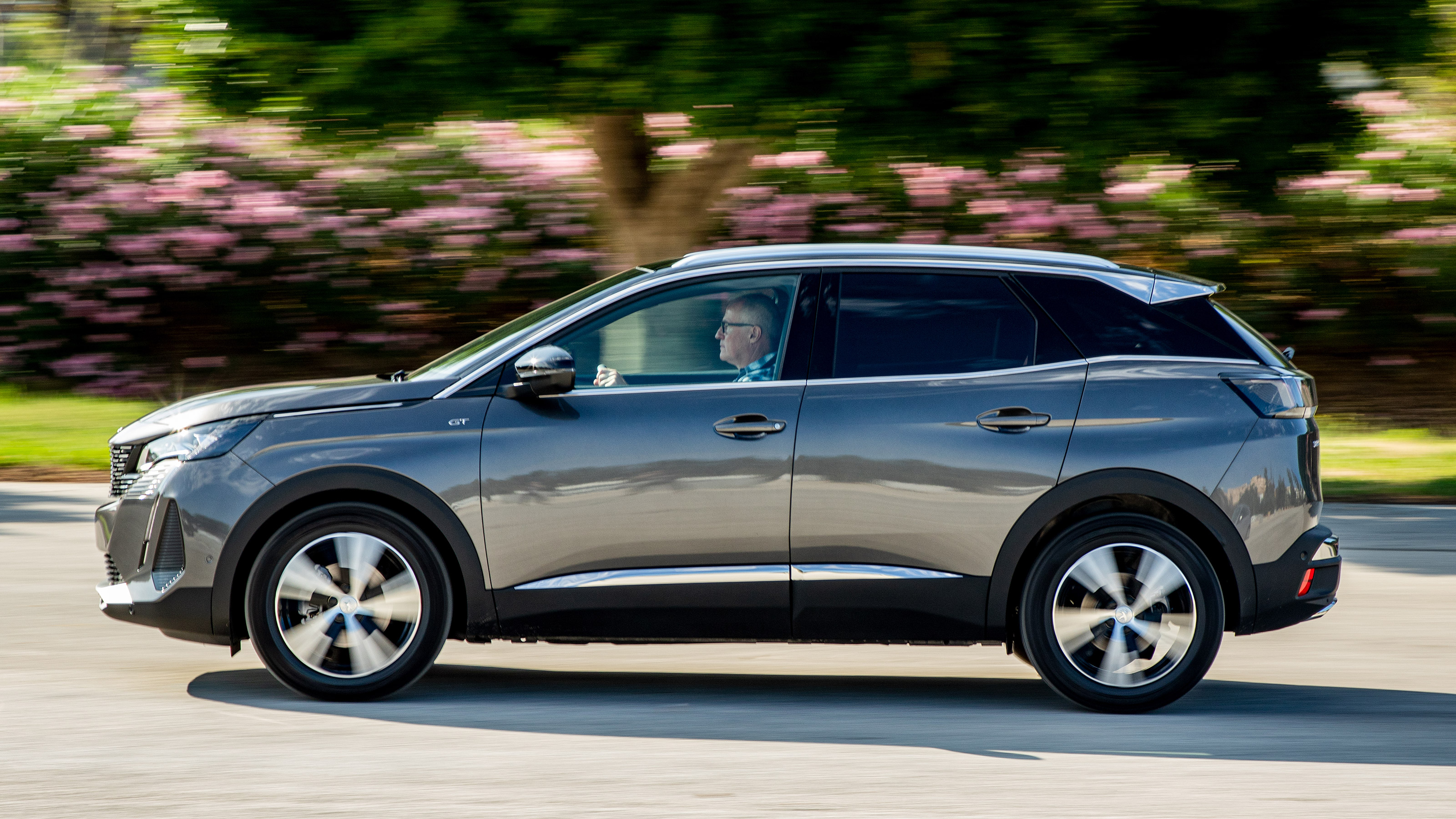 Peugeot 3008 MHEV - side