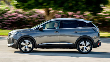 Peugeot 3008 MHEV - side
